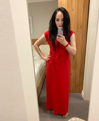 У меня креативный подход к нашей встрече, я создам незабываемую атмосферу, полную наслаждения и удовольствия. У меня широкий спектр услуг, от классики до экспериментов. Мы сможем реализовать все твои фантазии в уютной обстановке. Я гарантирую тебе абсолютную конфиденциальность. Проверь мои отзывы и увидишь, что каждый момент со мной стоит того. Позвони мне и мы проведем незабываемое время вместе. 🌟 Эмоджи + фото 📸 228, 37 лет